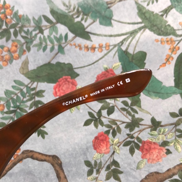 Chanel CC Sunglasses - Picture 7 of 8